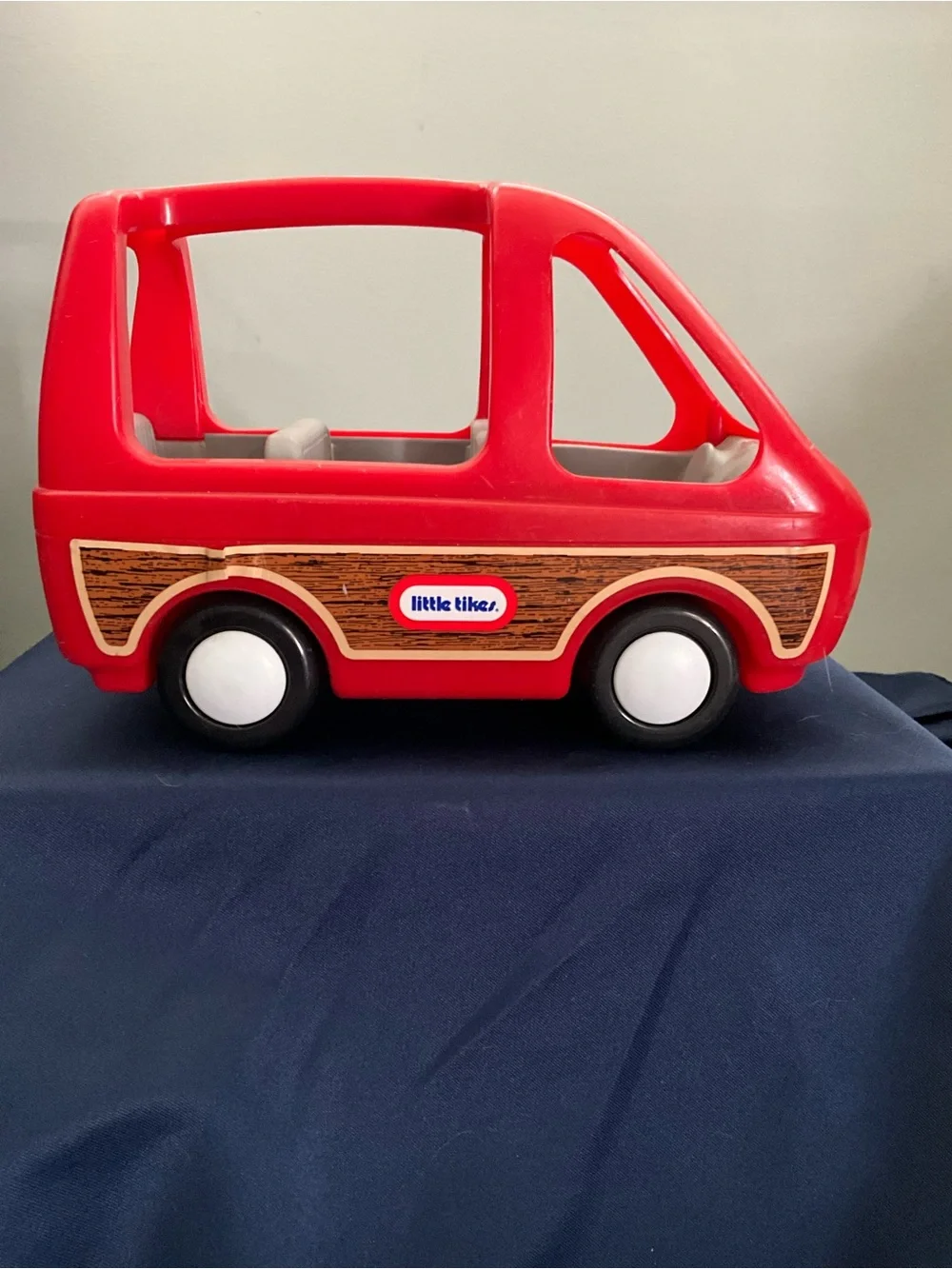 Vintage 1985 Little Tikes Red Family Van Minivan Car Wagon Dollhouse Toy